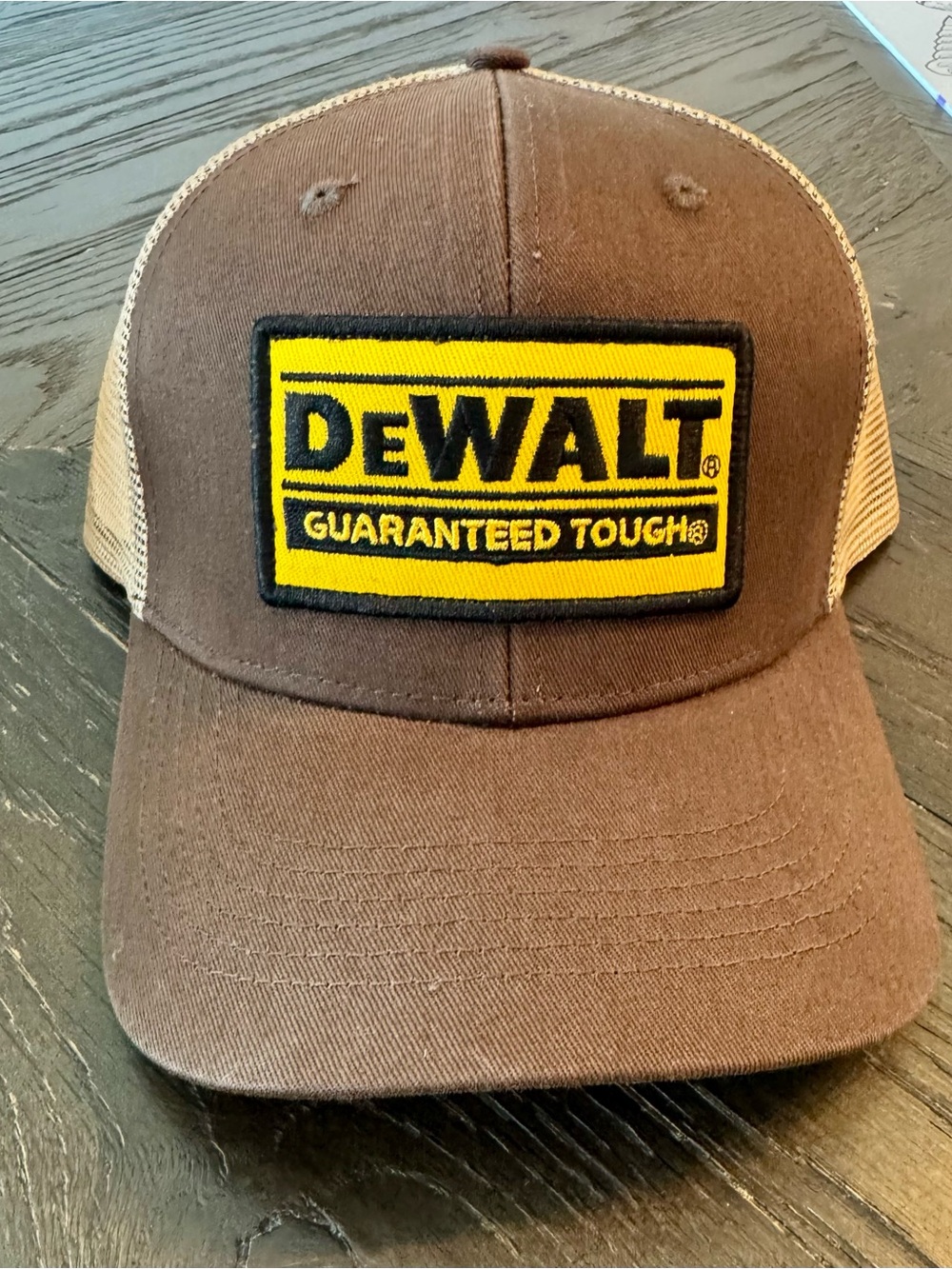 Dewalt “Guaranteed Tough” Brown SnapBack Mesh Men’s Trucker Hat. NWT